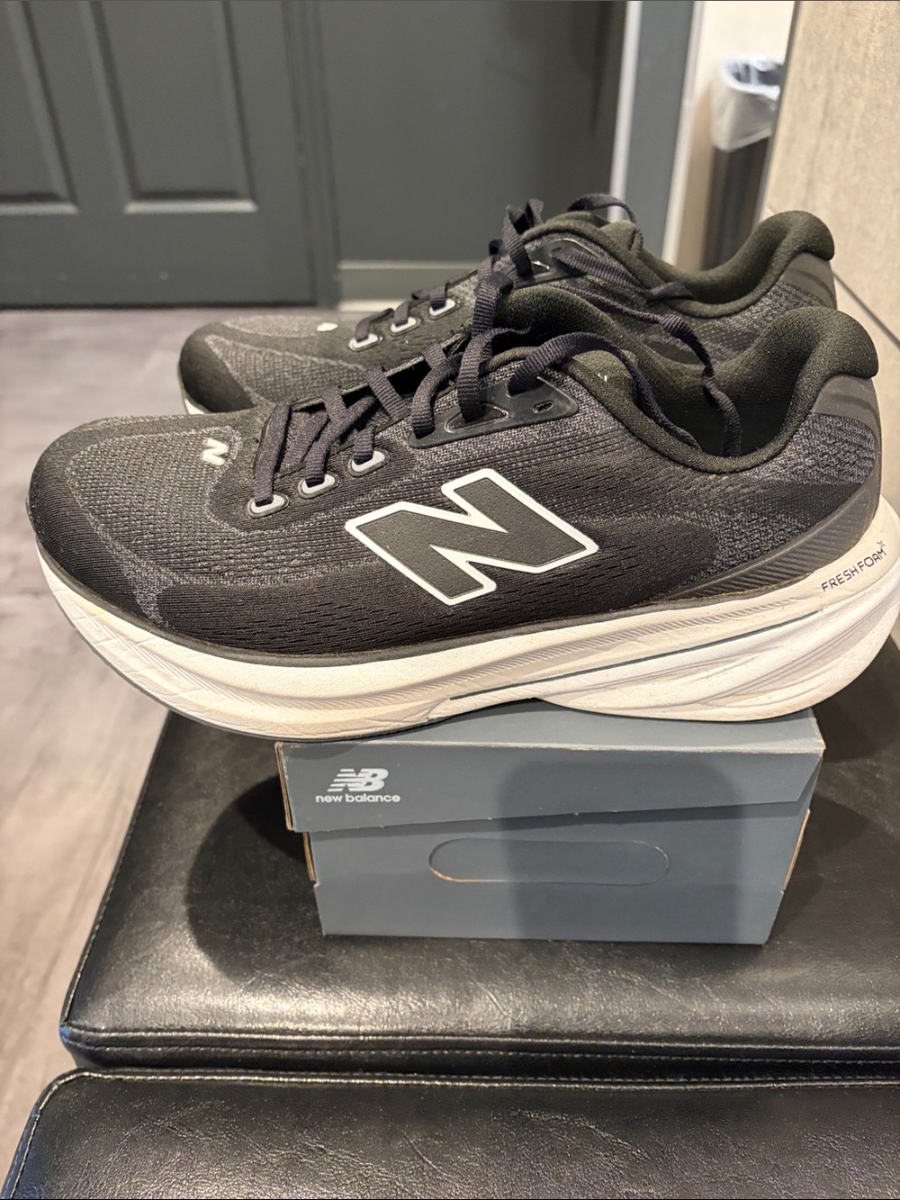 New Balance Men's Black and White Fresh Foam 860 Size 10 2E (wide)